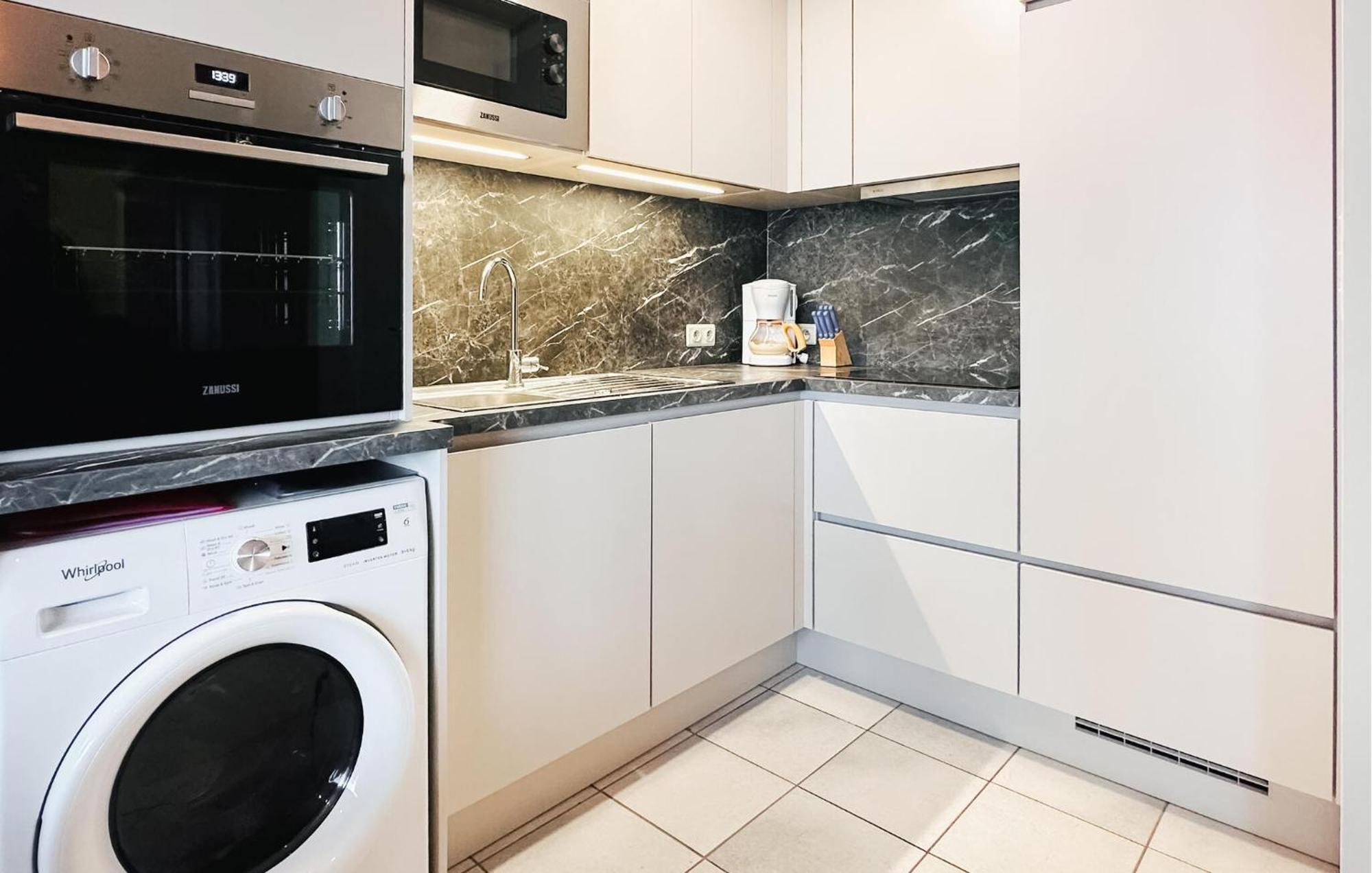 2 Bedroom Cozy In Appartement